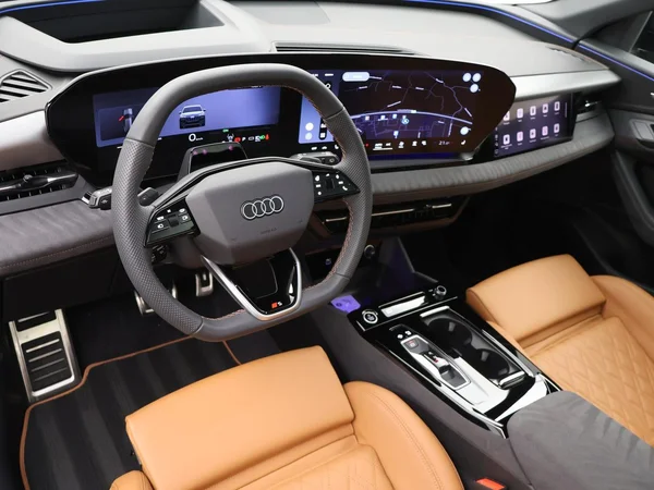 AUDI Q6 e-tron (2026) — foto 4 van 27