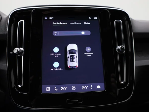 Volvo XC40 (2023) — foto 19 van 45