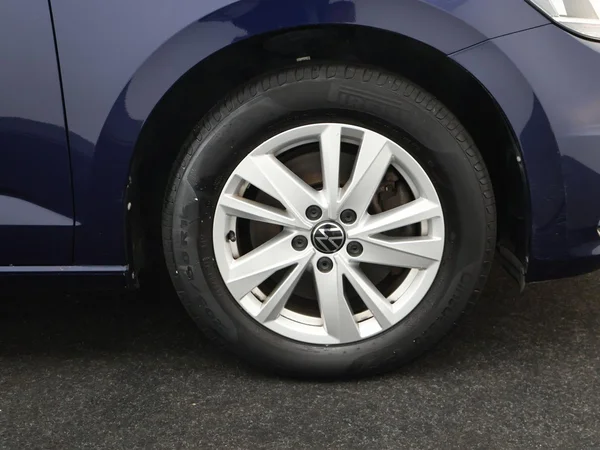 VOLKSWAGEN Touran (2023) — foto 23 van 31