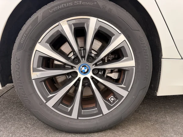 BMW 320 (2022) — foto 11 van 27