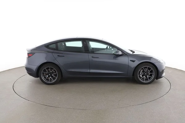 Tesla Model 3 (2022) — foto 13 van 16