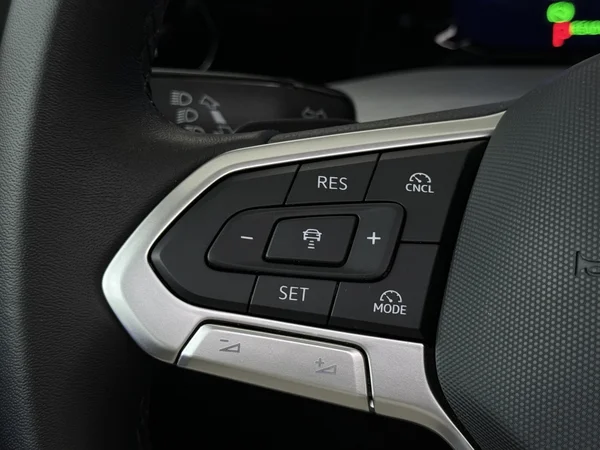 VOLKSWAGEN Golf Variant (2025) — foto 9 van 30