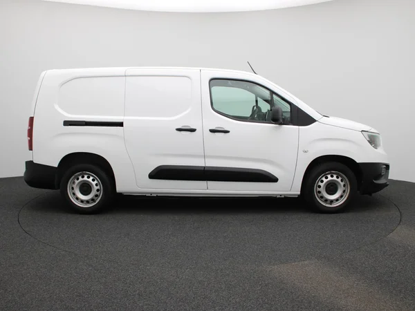 Opel Combo (2022) — foto 34 van 36