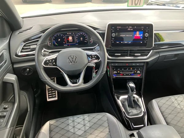 VOLKSWAGEN T-Roc (2023) — foto 12 van 24