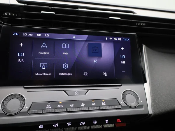 Peugeot 308 (2022) — foto 6 van 37