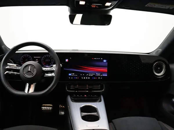 Mercedes-Benz CLA (2025) — foto 7 van 32