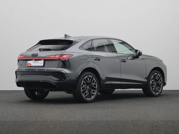 AUDI Q3 SUV e-hybrid (PHEV) (2025) — foto 12 van 29