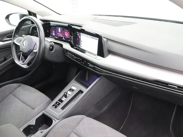 Volkswagen Golf (2022) — foto 20 van 26