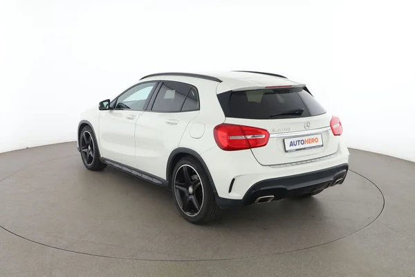 Mercedes-Benz GLA-Klasse (2017) — foto 10 van 16
