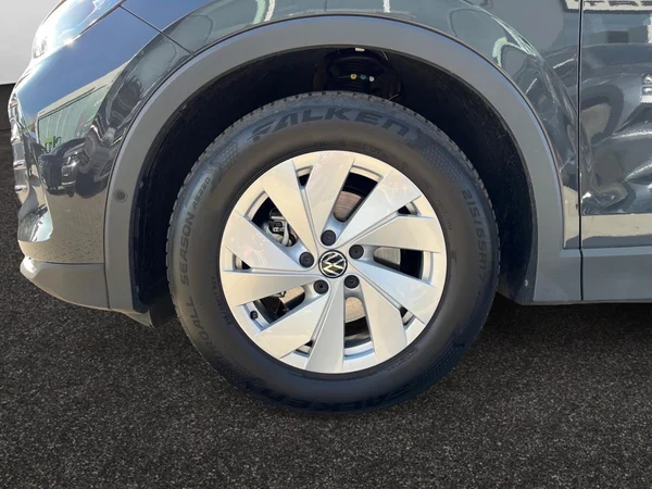 VOLKSWAGEN Tiguan (2025) — foto 11 van 21