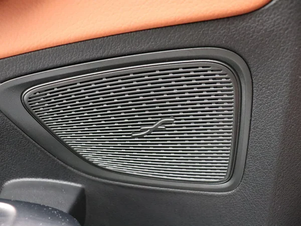 Mercedes-Benz C-Klasse (2025) — foto 18 van 36