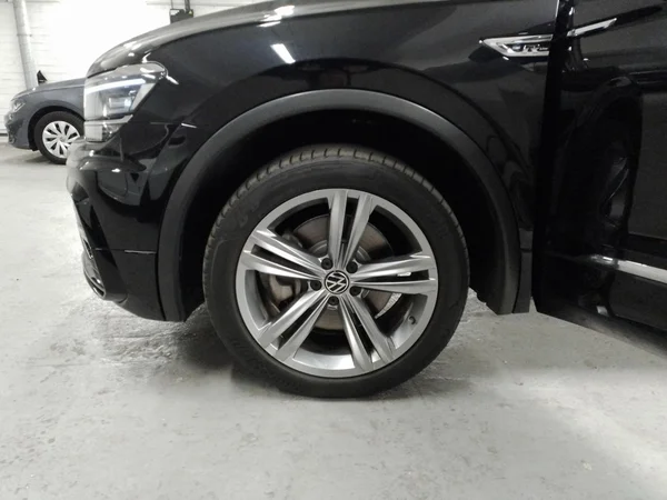 VOLKSWAGEN Tiguan (2020) — foto 15 van 23