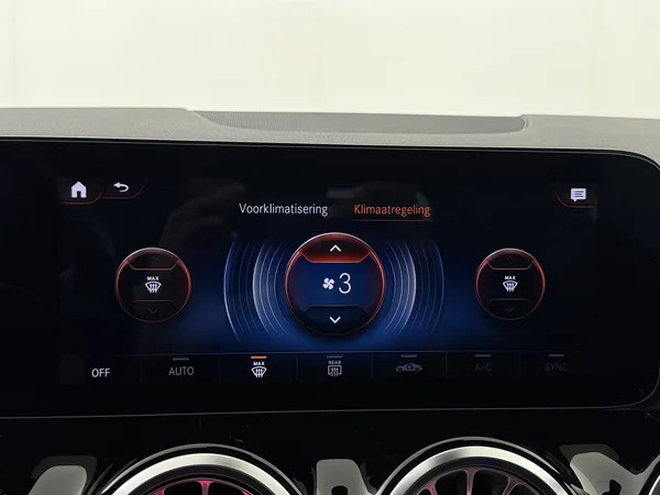 MERCEDES GLA 250 (2022) — foto 18 van 35