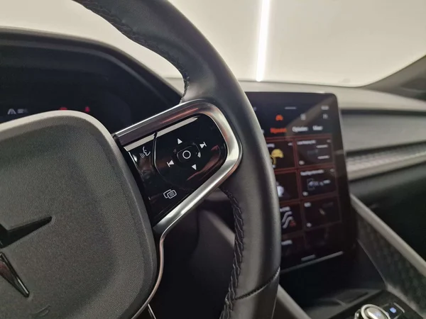 Polestar 2 (2023) — foto 7 van 17