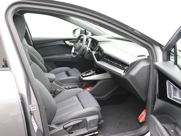 AUDI Q4 e-tron (2024) — foto 17 van 25