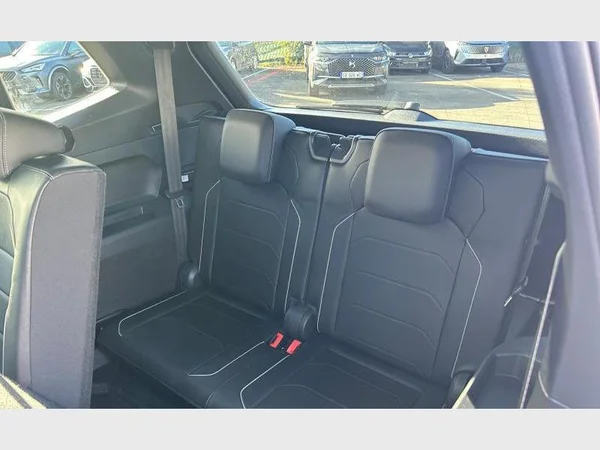 Volkswagen Tiguan Allspace (2022) — foto 3 van 33