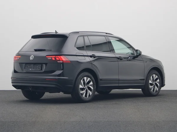 VOLKSWAGEN Tiguan (2019) — foto 11 van 18