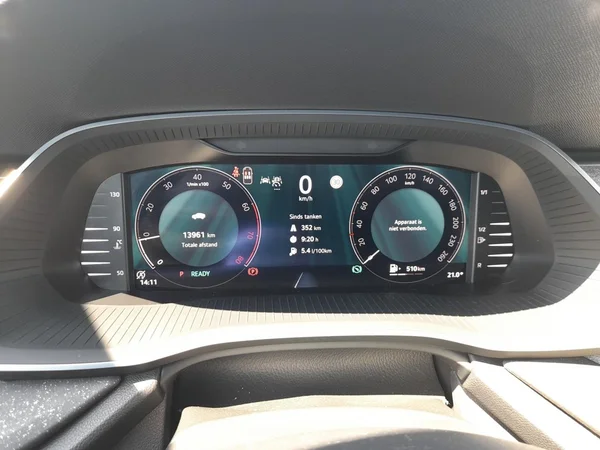 SKODA Octavia Combi (2025) — foto 9 van 23