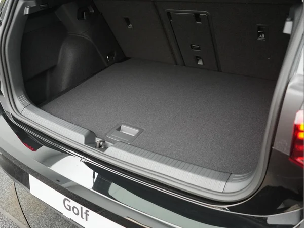 VOLKSWAGEN Golf VIII (2026) — foto 4 van 10