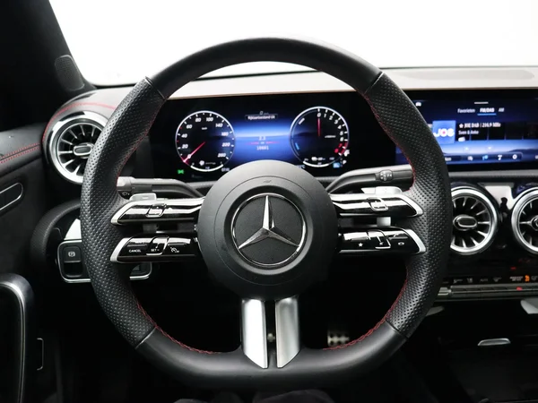 Mercedes-Benz CLA (2025) — foto 9 van 34