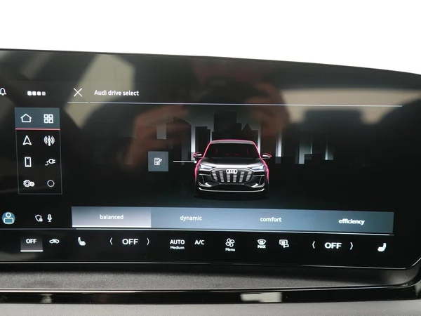 AUDI Q6 Sportback e-tron (2025) — foto 22 van 32