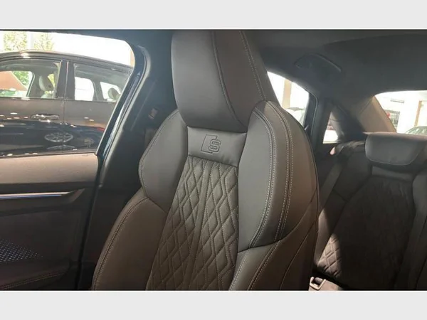 Audi A3 Sedan (2025) — foto 2 van 27
