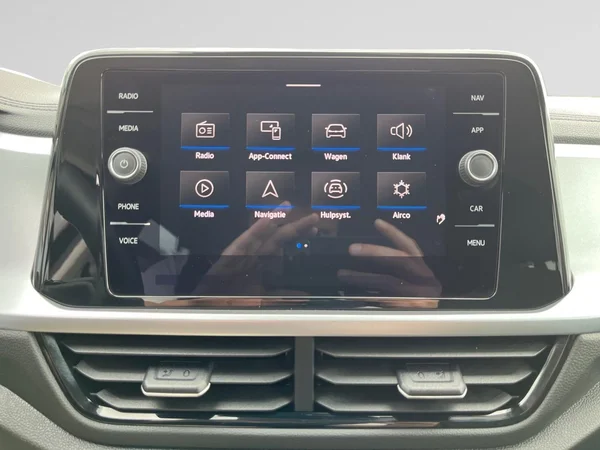 VOLKSWAGEN T-Roc (2023) — foto 2 van 21