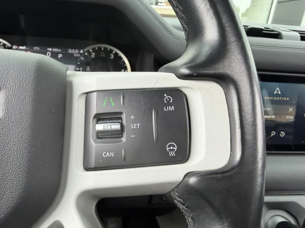 Land Rover Defender (2022) — foto 8 van 31
