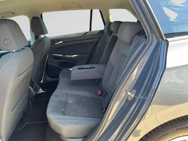 VOLKSWAGEN Golf VIII SW (2024) — foto 19 van 22