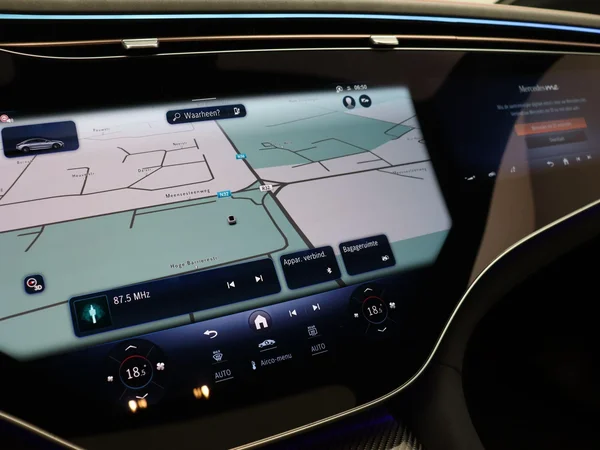Mercedes-Benz EQE (2025) — foto 8 van 33