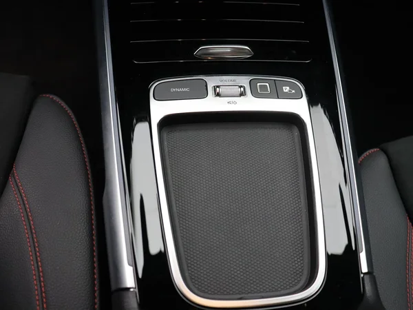 Mercedes-Benz EQB (2025) — foto 4 van 28