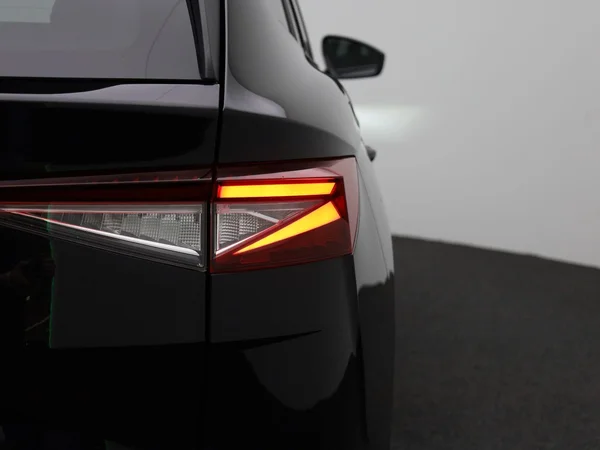 Škoda Enyaq iV (2023) — foto 32 van 43
