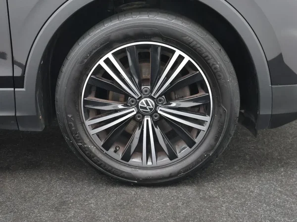 Volkswagen Tiguan (2021) — foto 21 van 27