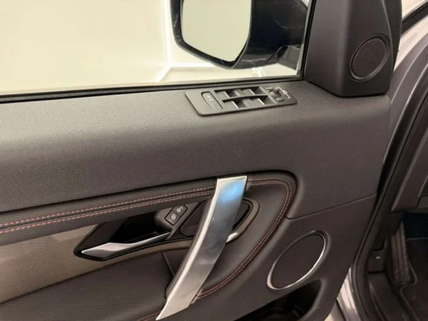 Land Rover Discovery Sport (2020) — foto 10 van 21