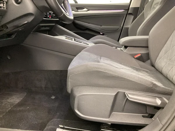VOLKSWAGEN Golf Variant VIII (2021) — foto 17 van 36