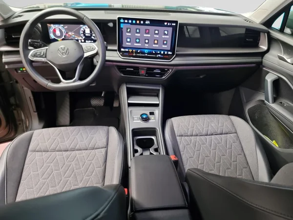 VOLKSWAGEN Tayron (2025) — foto 2 van 24