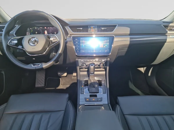 SKODA Superb Combi (2024) — foto 18 van 21