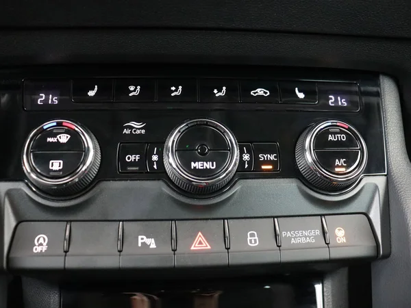 SKODA Karoq (2024) — foto 10 van 18