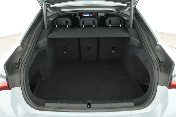 BMW i4 (2023) — foto 8 van 16
