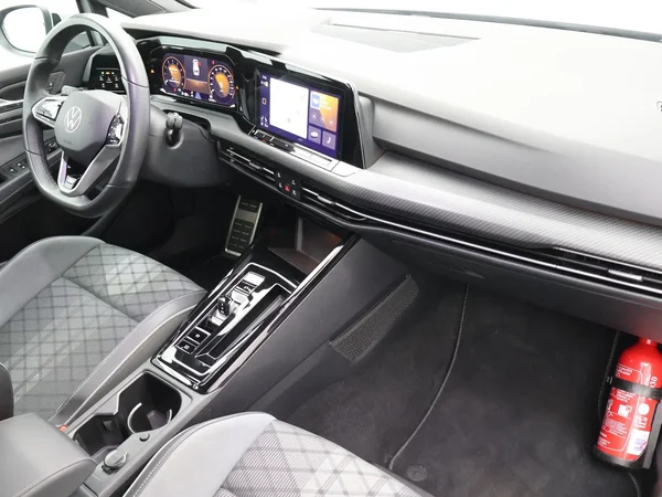 Volkswagen Golf (2024) — foto 21 van 27