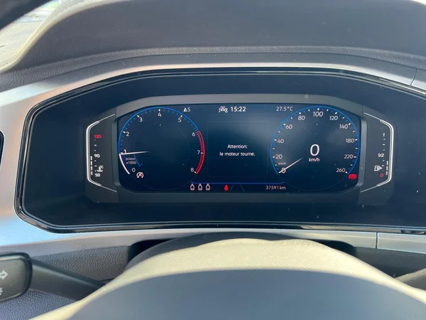 VOLKSWAGEN T-Roc (2023) — foto 14 van 18