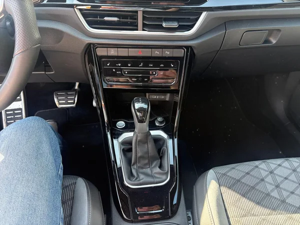 VOLKSWAGEN T-Roc (2025) — foto 9 van 13