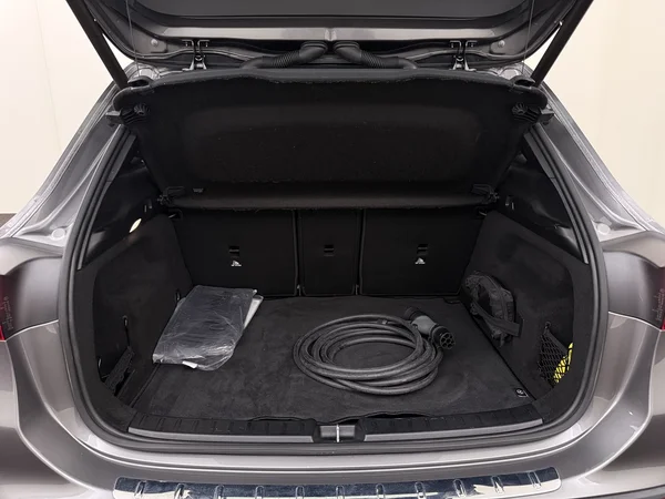 MERCEDES GLA 250 (2022) — foto 8 van 31