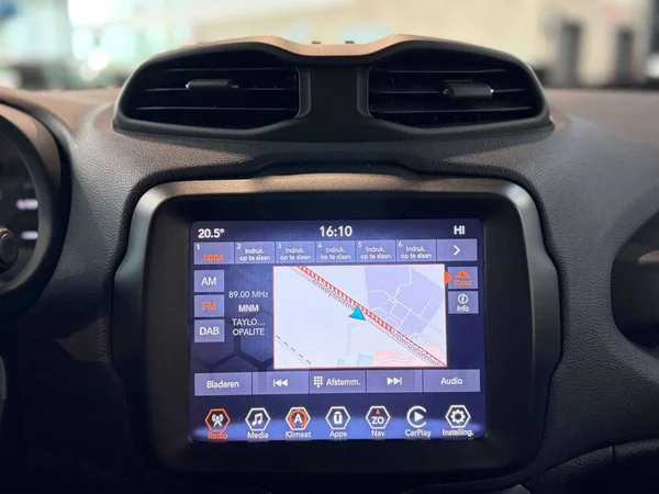 Jeep Renegade (2023) — foto 6 van 23