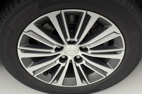 Peugeot 308 (2021) — foto 24 van 45