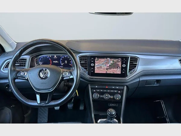 Volkswagen T-Roc (2018) — foto 31 van 32