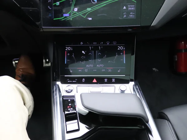AUDI Q8 e-tron (2024) — foto 5 van 32