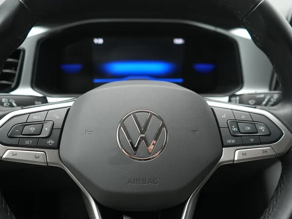 VOLKSWAGEN T-Roc (2024) — foto 9 van 25