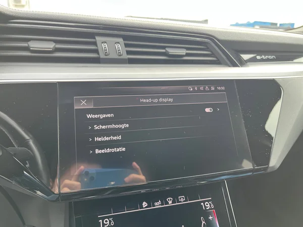 AUDI e-tron (2019) — foto 9 van 24