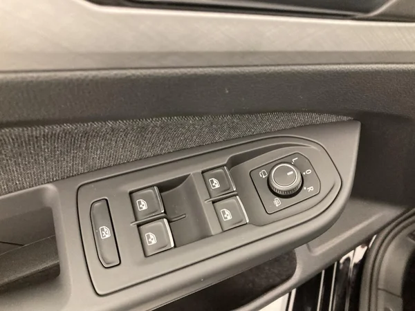VOLKSWAGEN Golf VIII SW (2024) — foto 9 van 34